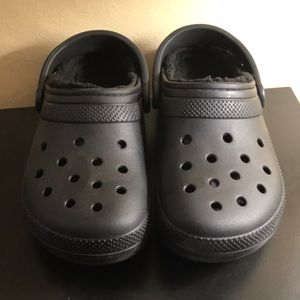 Black Fuzzy Crocs Women Size 7/ Men 5